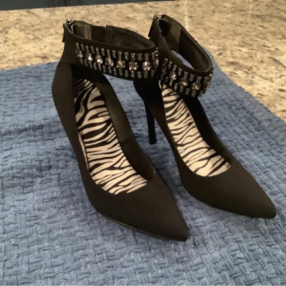 Beautiful heels with rhinestones ankle